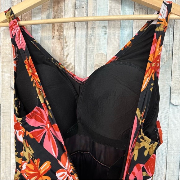 Beach Belle 18W Floral Skirted One Piece Swimsuit Swimdress Swimsuits for All - Picture 7 of 9
